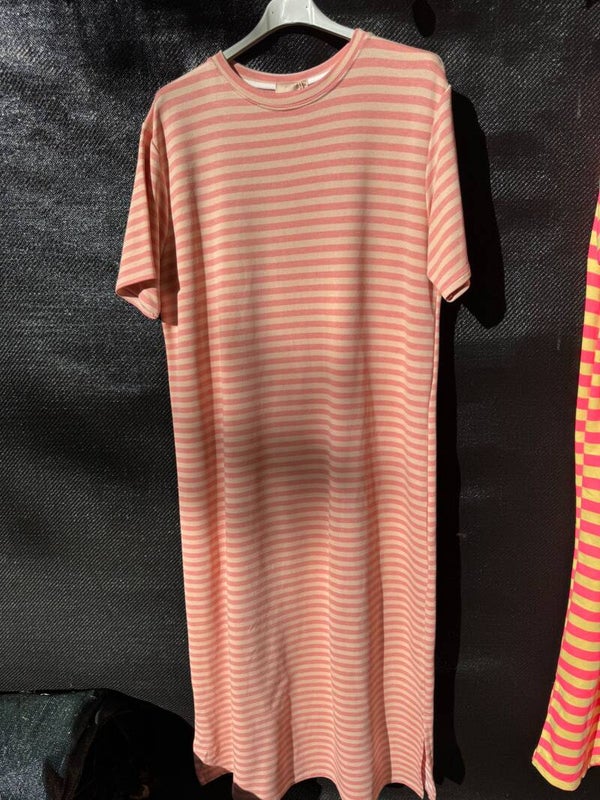 Lange streepjes jurk zalm/beige