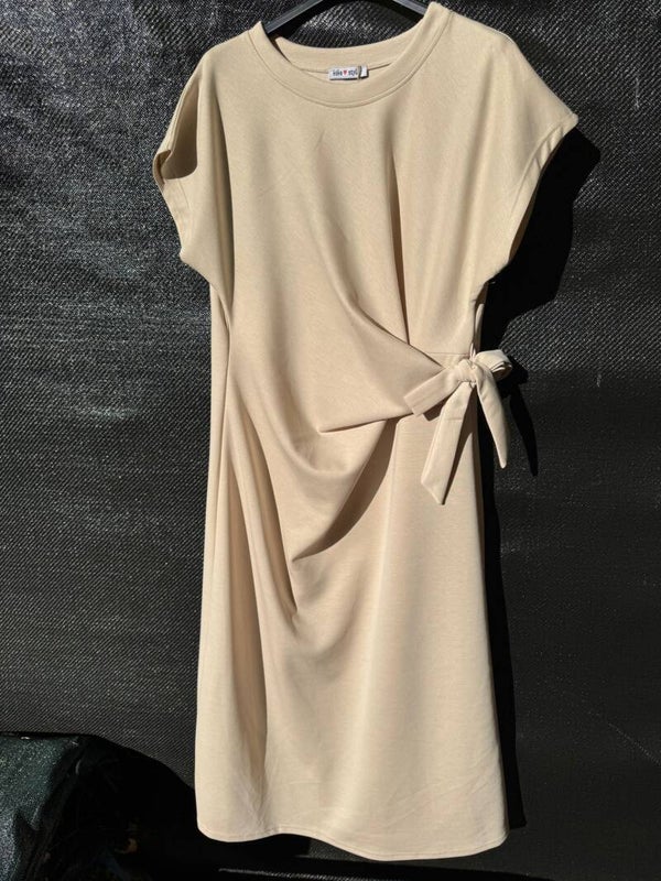 Elegant kleedje met strik beige