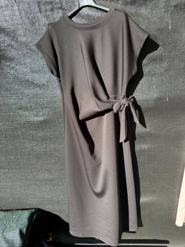 Elegant kleed met strik zwart
