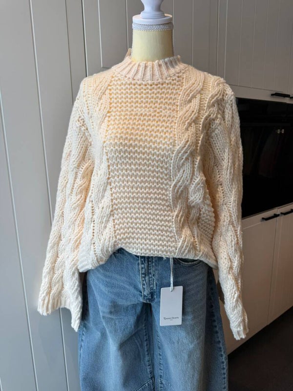 beige gebreide kabeltrui