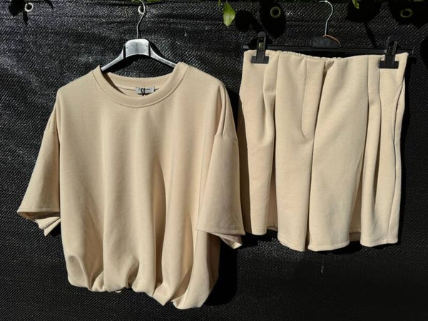 Mooie stijlvolle set beige