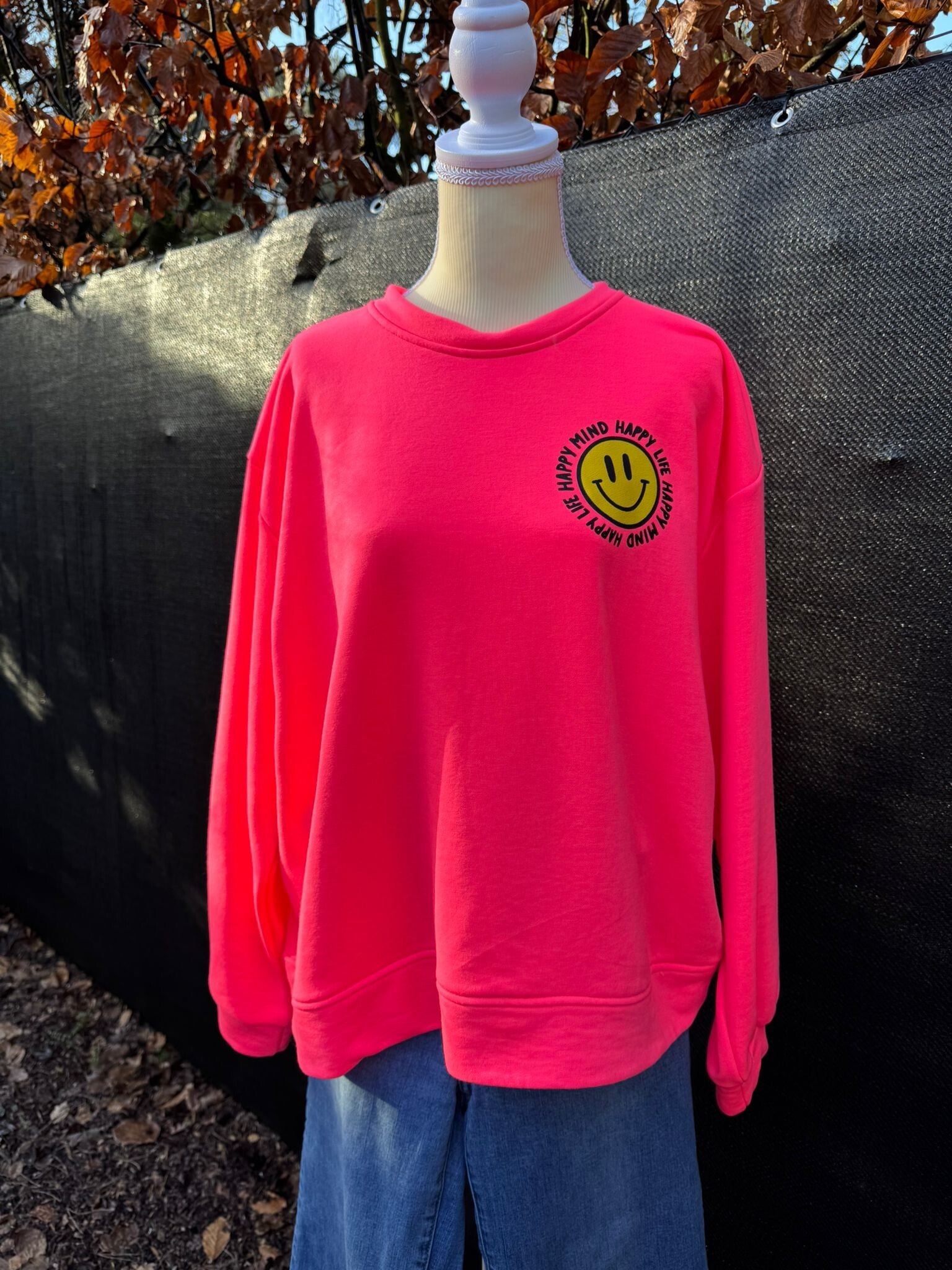 fushia sweater smiley