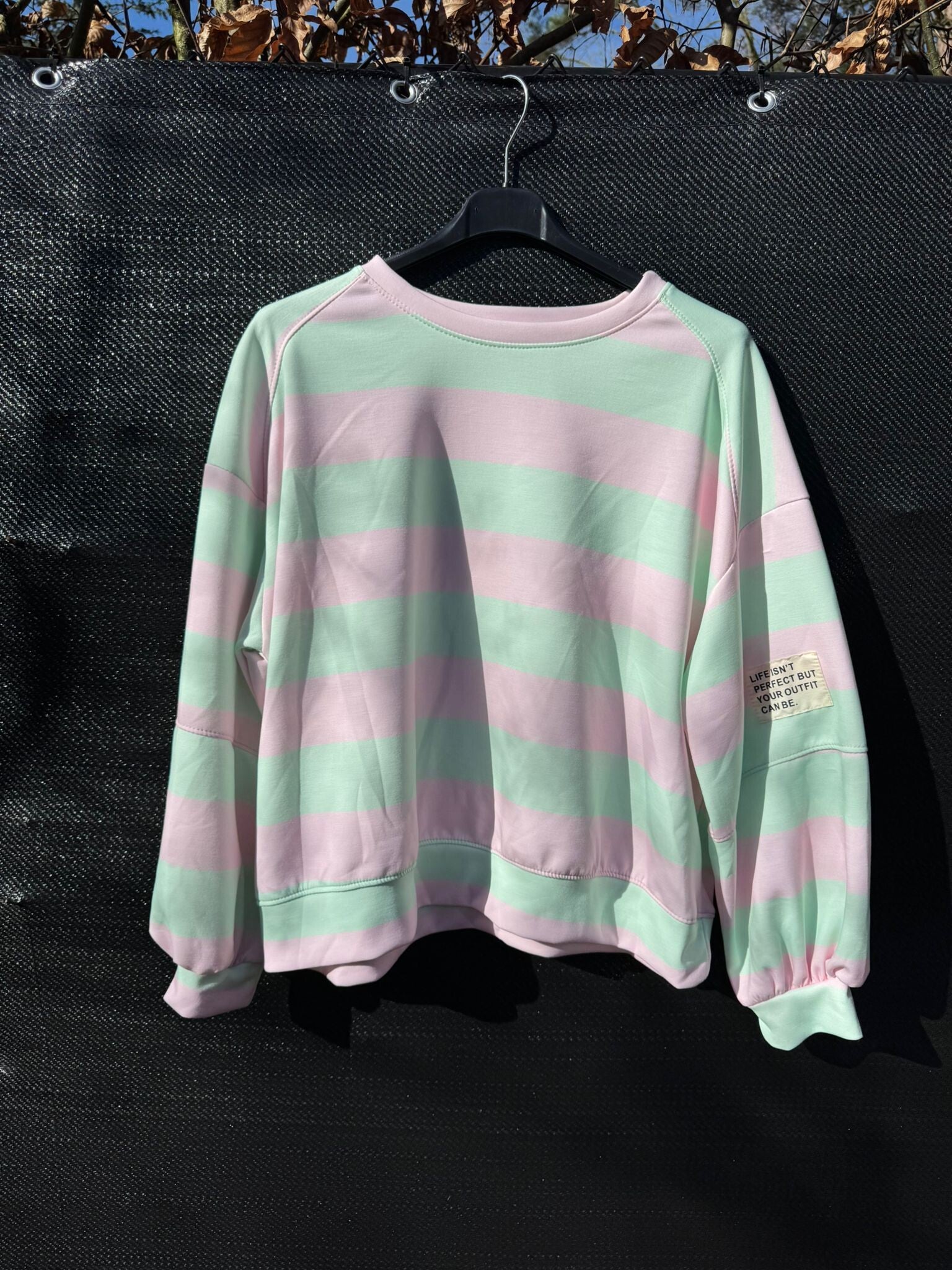 Mooie trui met streepjes groen roze