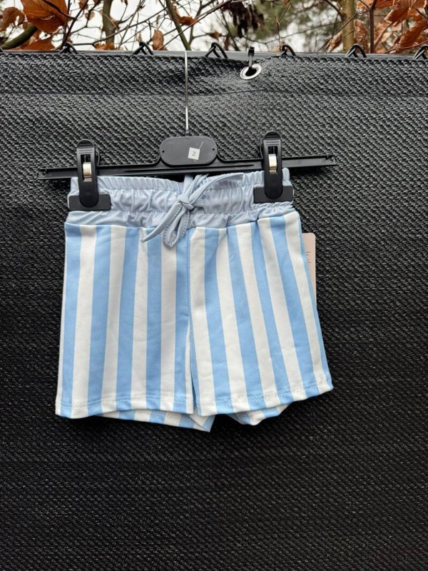 zwembroek met blauw streepje