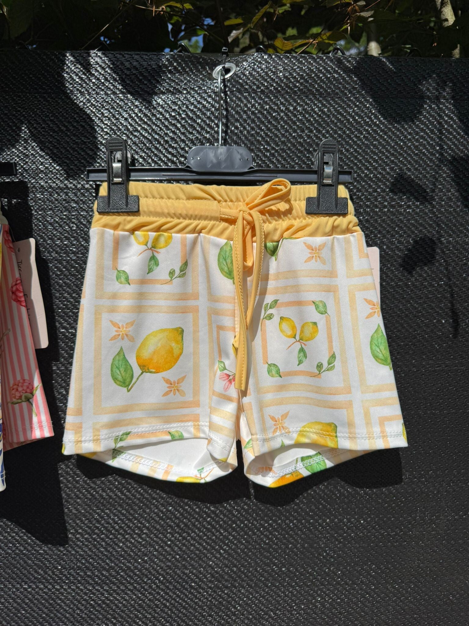 zwembroek citroen geel