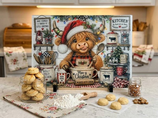 Highland Cow Christmas 11" x 15" Glass Cutting Board & Display Set