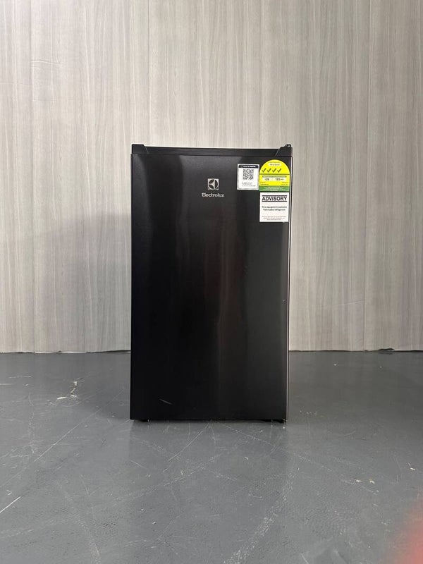 ELECTROLUX MINI BAR FRIDGE 90L Model: EUM0930BD-SG