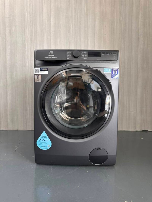 ELECTROLUX 11kg Front Load Washing Machine Washer  *UltimateCare 700* Model : EWF1143R7SC
