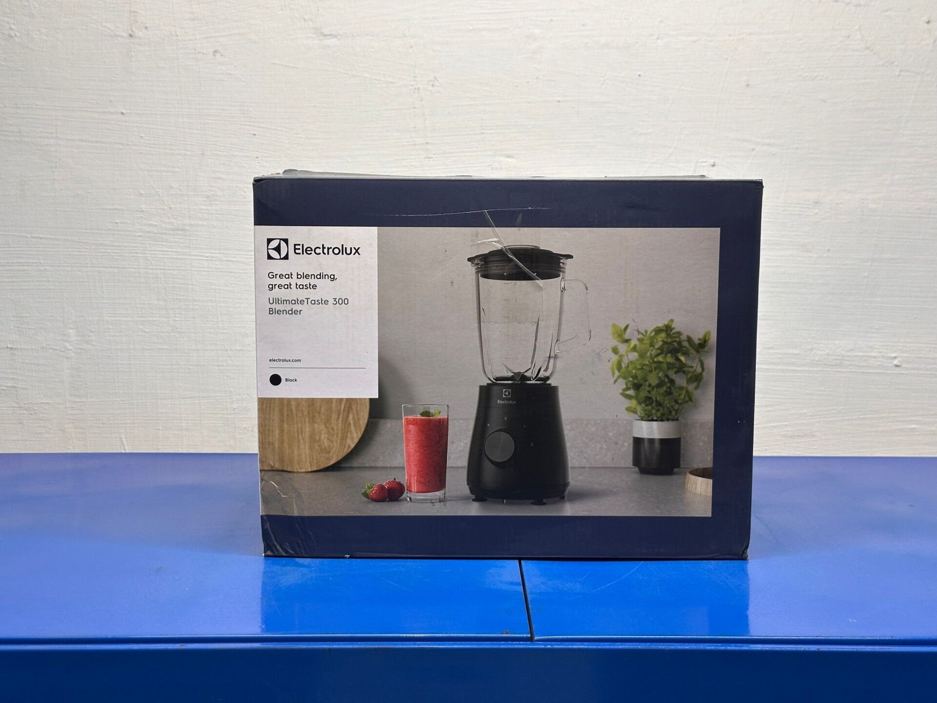 ELECTROLUX 500 Watt UltimateTaste 300 Blender with 2 Speeds Model : E3TB1-310K