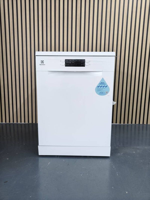 ELECTROLUX 13 Place Settings UltimateCare 300 freestanding dishwasher Model: ESA47200SW