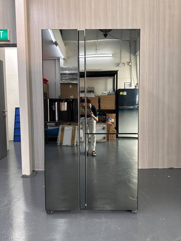 HITACHI 569L Side By Side Deluxe 3 Door Multi Door Refrigerator Fridge - Mirror Black  Model : R-M700VAG9MSX