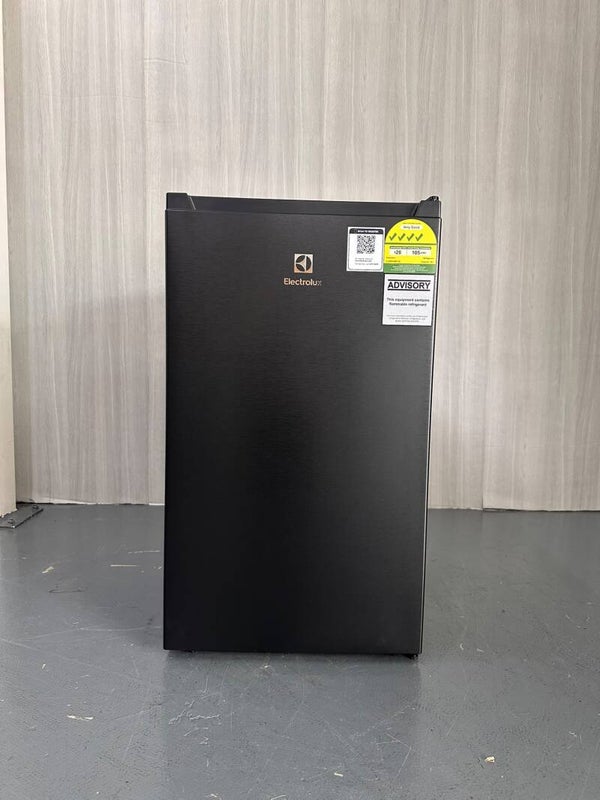 ELECTROLUX MINI BAR FRIDGE 90L Model: EUM0930BD-SG