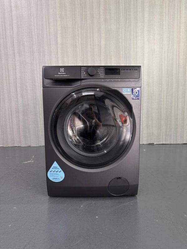 ELECTROLUX 11kg Front Load Washing Machine Washer  *UltimateCare 700* Model : EWF1143R7SC