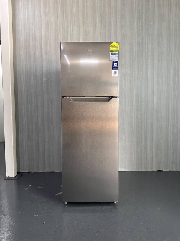 ELECTROLUX 334L 2 Door Top Freezer Refrigerator Fridge Model: ETM3300A-A