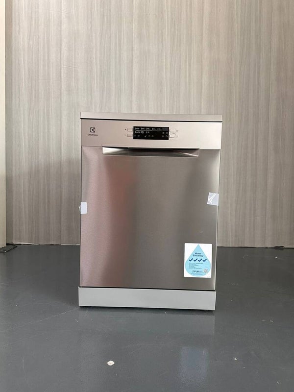 ELECTROLUX ULTIMATECARE 300 DISHWASHER - 13 Place Settings Model : ESA47200SX
