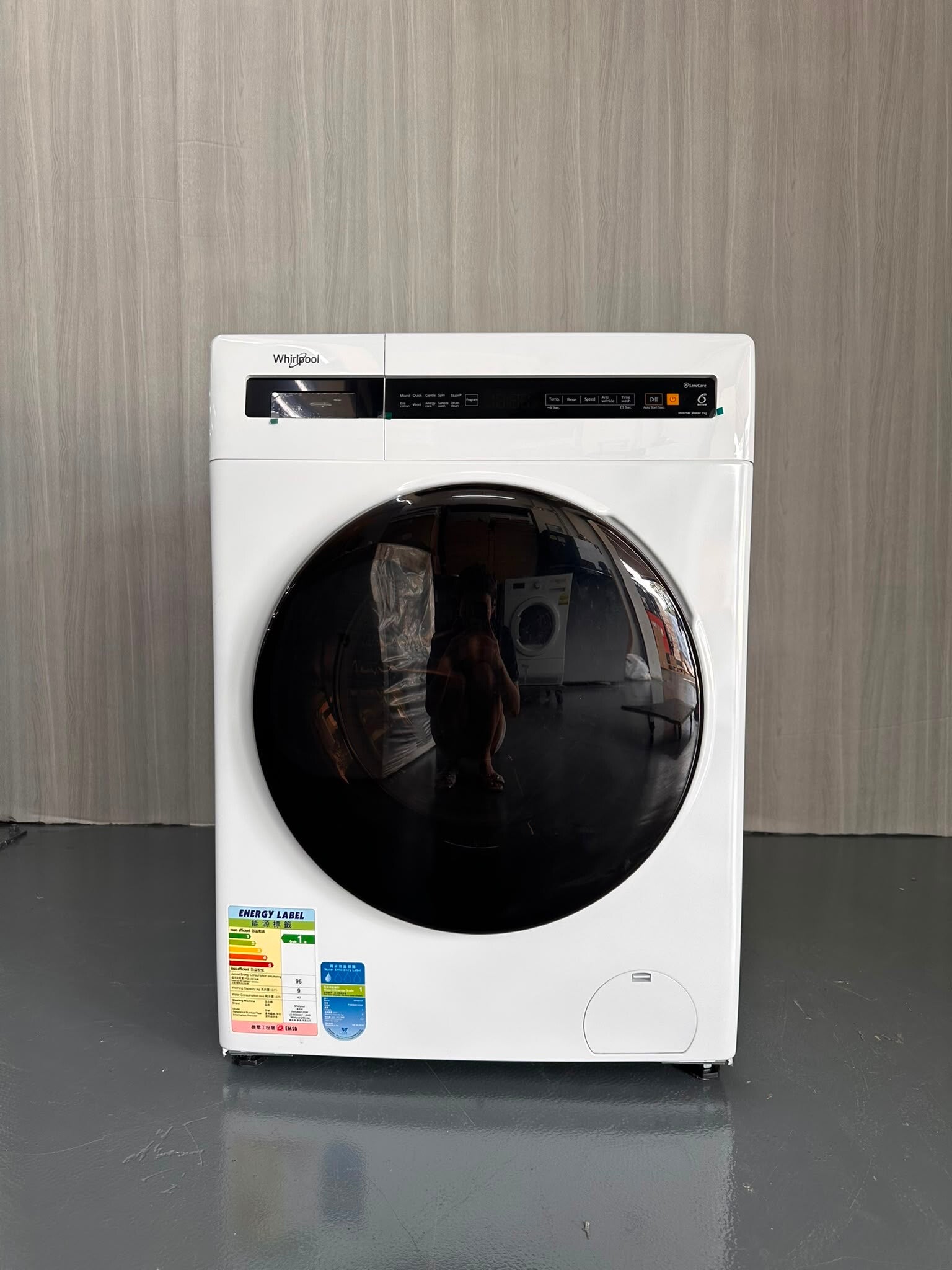 WHIRLPOOL 9KG FRONT LOAD WASHING MACHINE WASHER  Model: FWEB9012GW