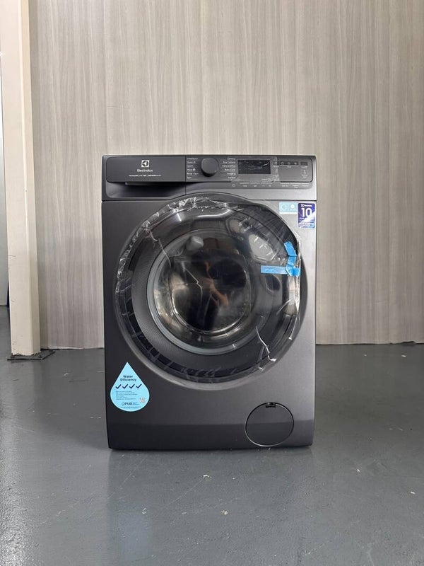 ELECTROLUX 11kg Front Load Washing Machine Washer  *UltimateCare 700* Model : EWF1143R7SC