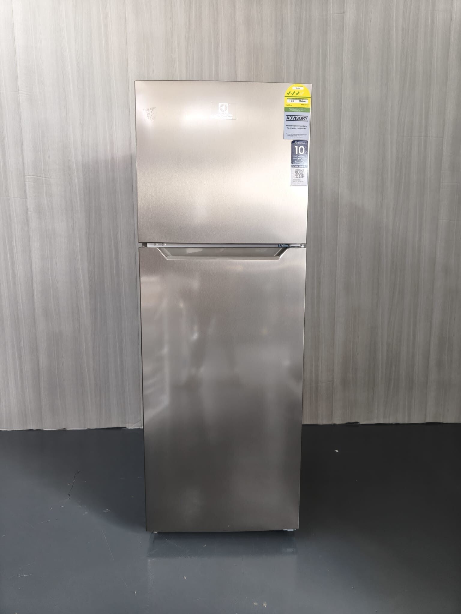 ELECTROLUX 334L 2 Door Refrigerator Fridge Model: ETM3300A-A