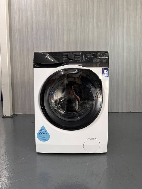 ELECTROLUX 8KG/5KG WASHER DRYER ULTIMATECARE 300  Model: EWW8024P3EC