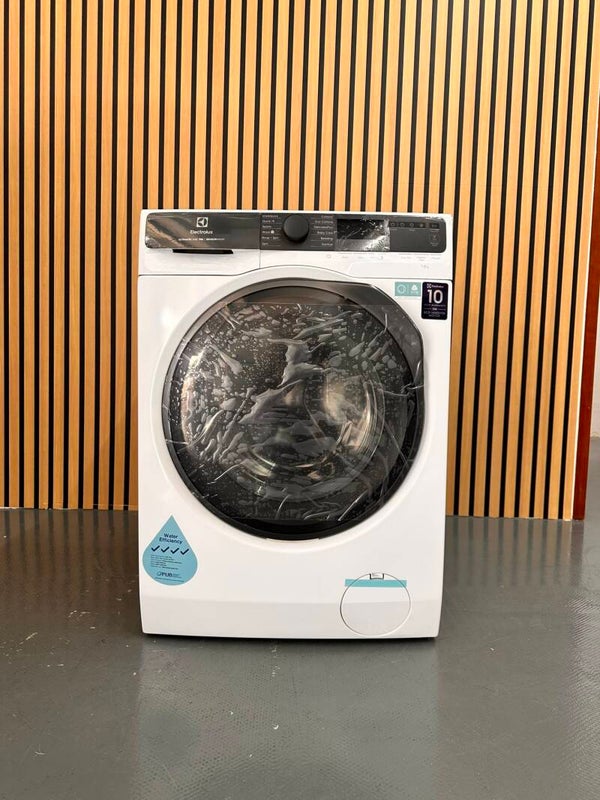 Front Load Washing Machine EWF1143R7WC  *UltimateCare 700*