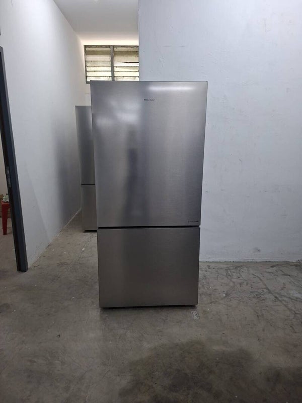 Hisense 504L bottom freezer Model: RB650N4SSV