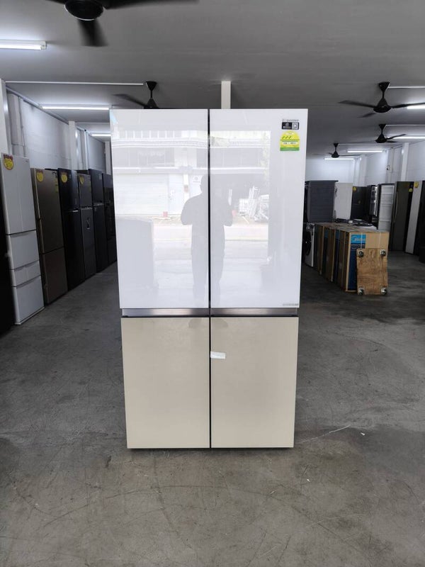 HISENSE MUILTDOOR FRIDGE 611L Model: RQ768N4SW-KU Display set