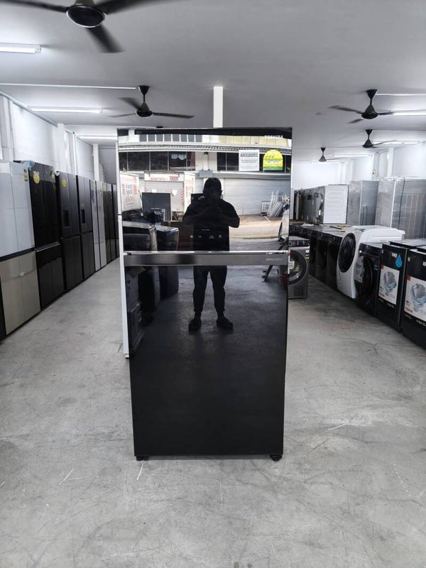 TOSHIBA 2 DR FRIDGE (548L) - BLACK Model: GR-RT735WE-PGX(XK) DISPLAY SET