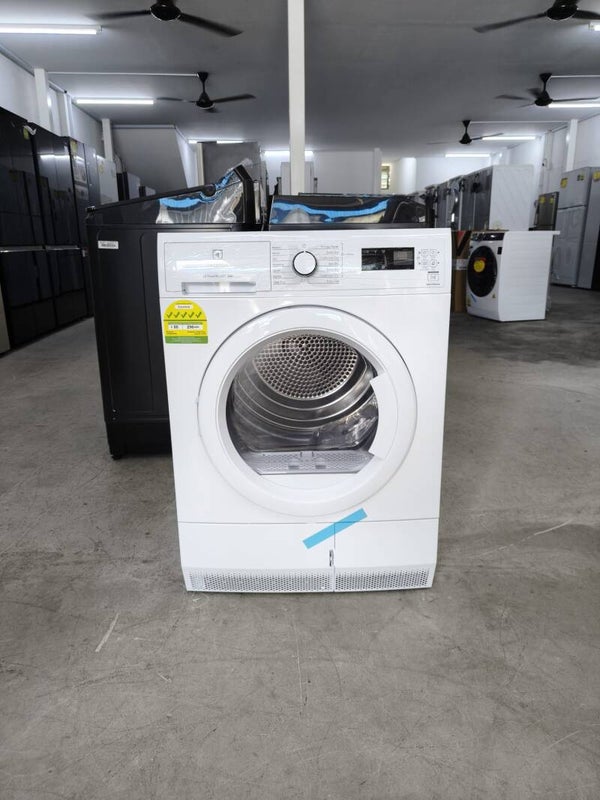 ELECTROLUX 8kg Heatpump Dryer Ultimate Care 300 Model: EDH804H3WB Display set