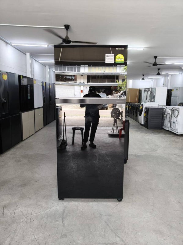 USED TOSHIBA 597L Top and Bottom White Fridge With Auto Icemaker Model: GR-RT835WE-PGX(XK)