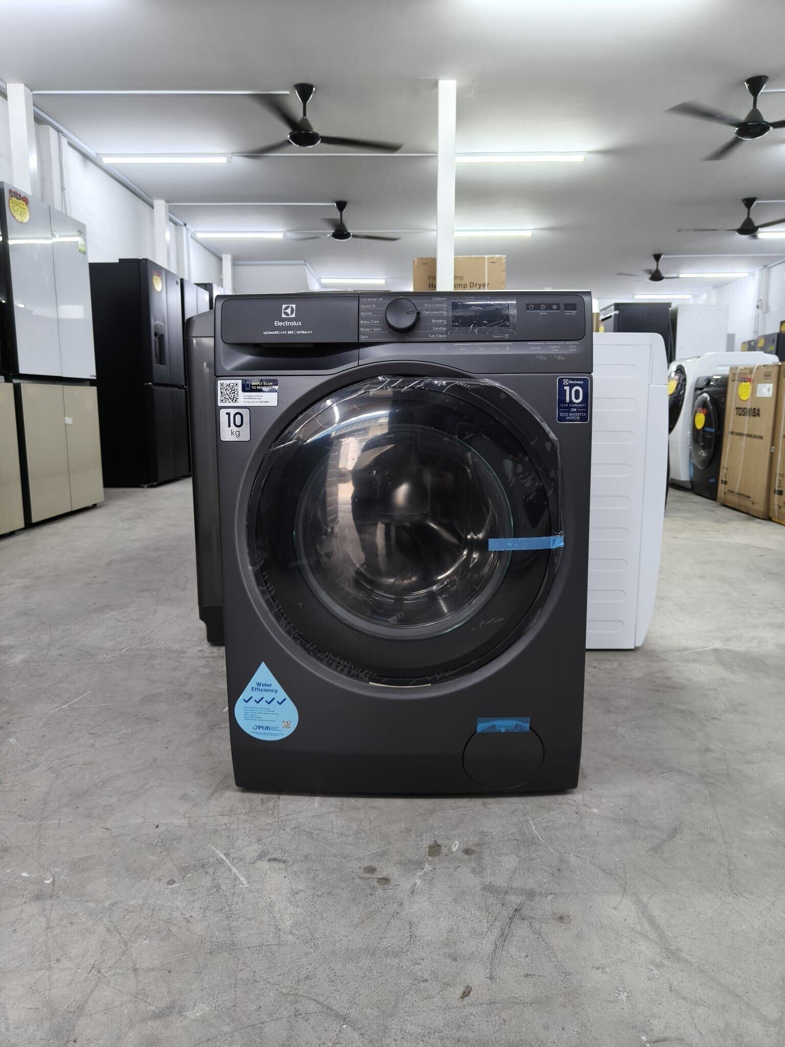 ELECTROLUX 10KG FRONT LOAD WASHING MACHINE  Model: EWF1023P5SC ULTIMATECARE™ 500