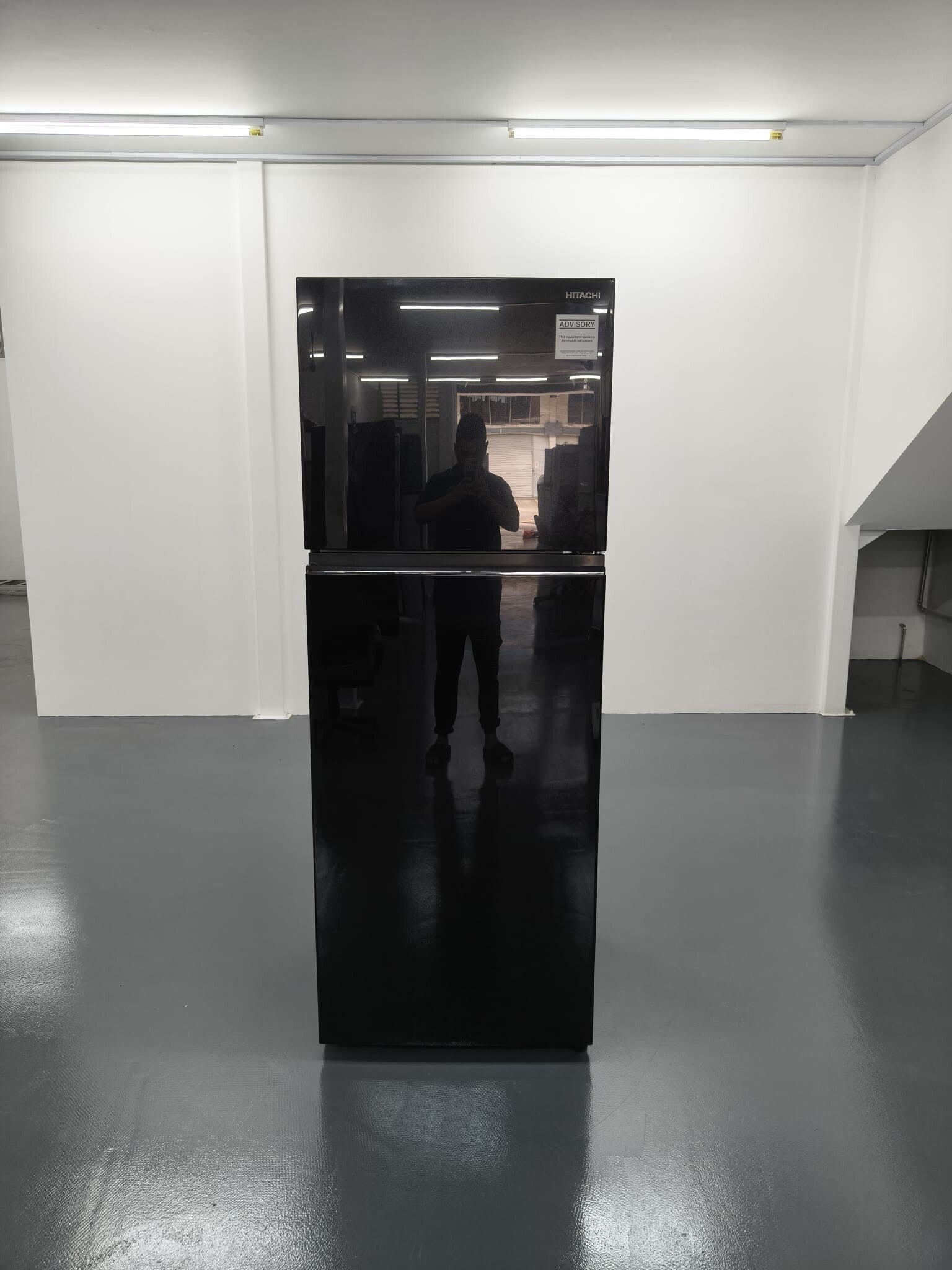 HITACHI 409L 2 Door Top Freezer Refrigerator Model: HRTN6443SUSG  Display Set