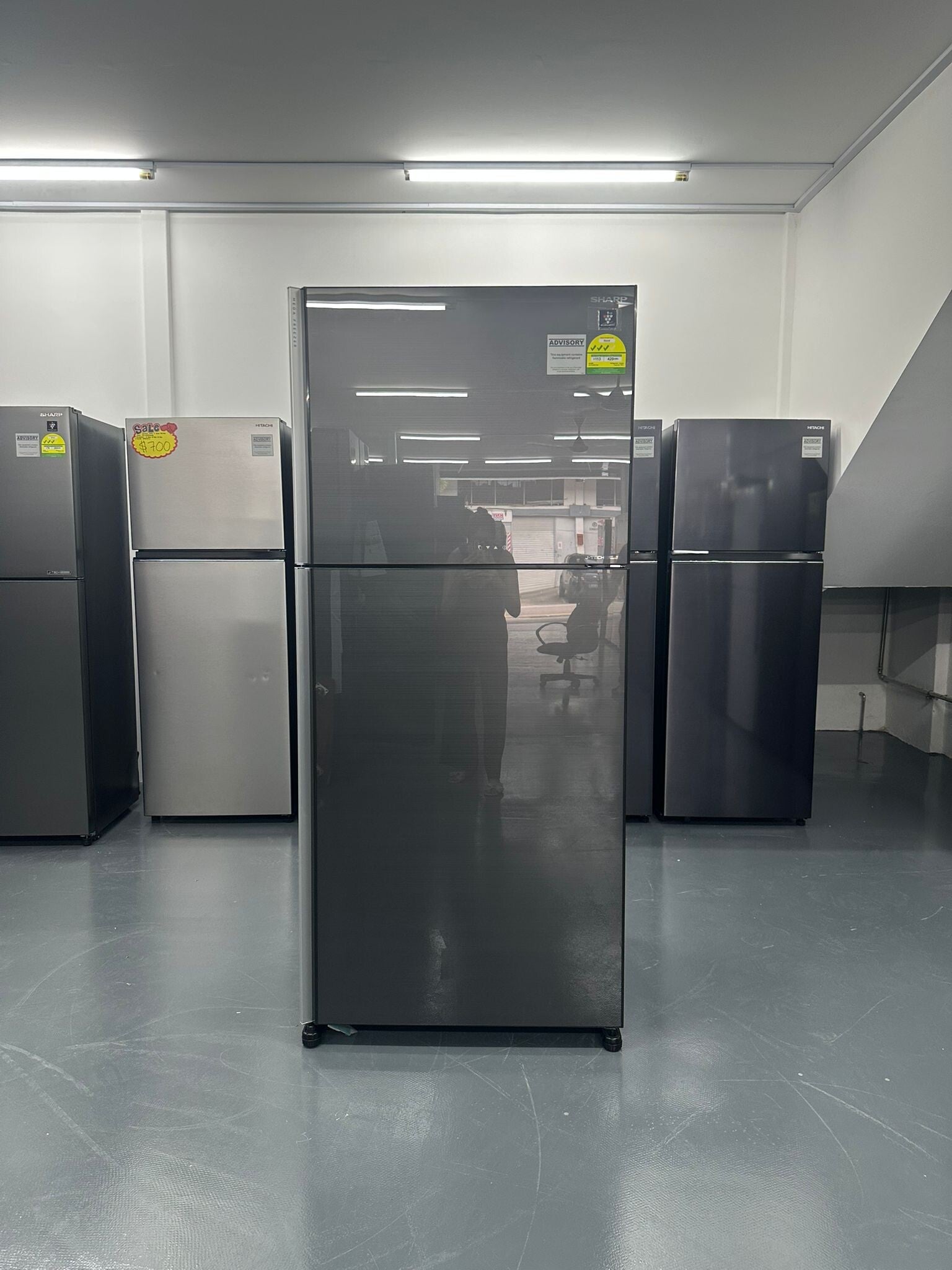 Display Set SHARP 554L Grand Top Refrigerator (Dark Silver) Model : SJ-PG55P2-DS