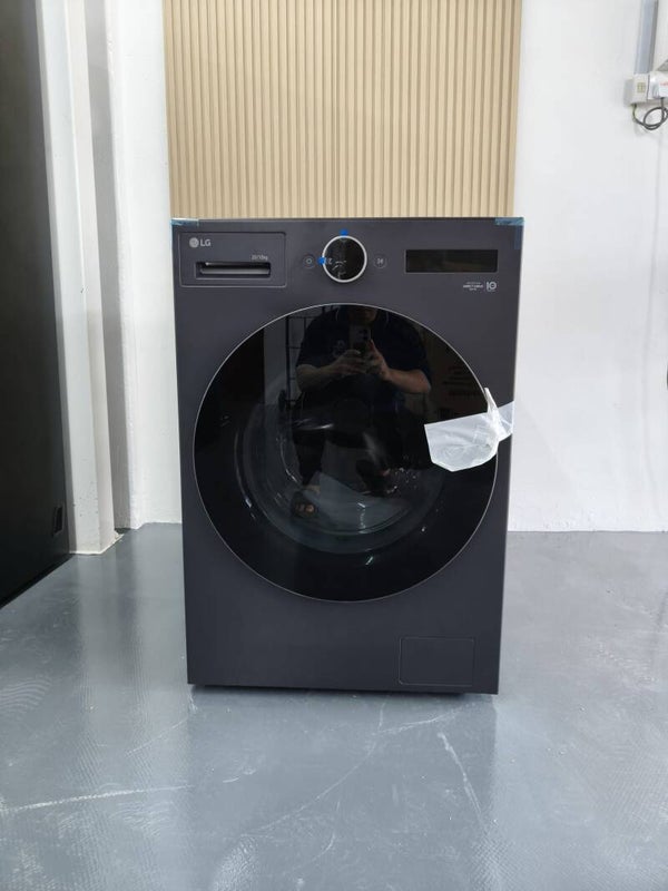 LG 20KG/10KG FRONT LOAD WASHER/DRYER Model: F2520RNTGA Display Set