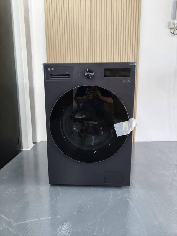 LG 15KG FRONT LOAD WASHER MATT BLACK Model: F2515SNTG Display Set