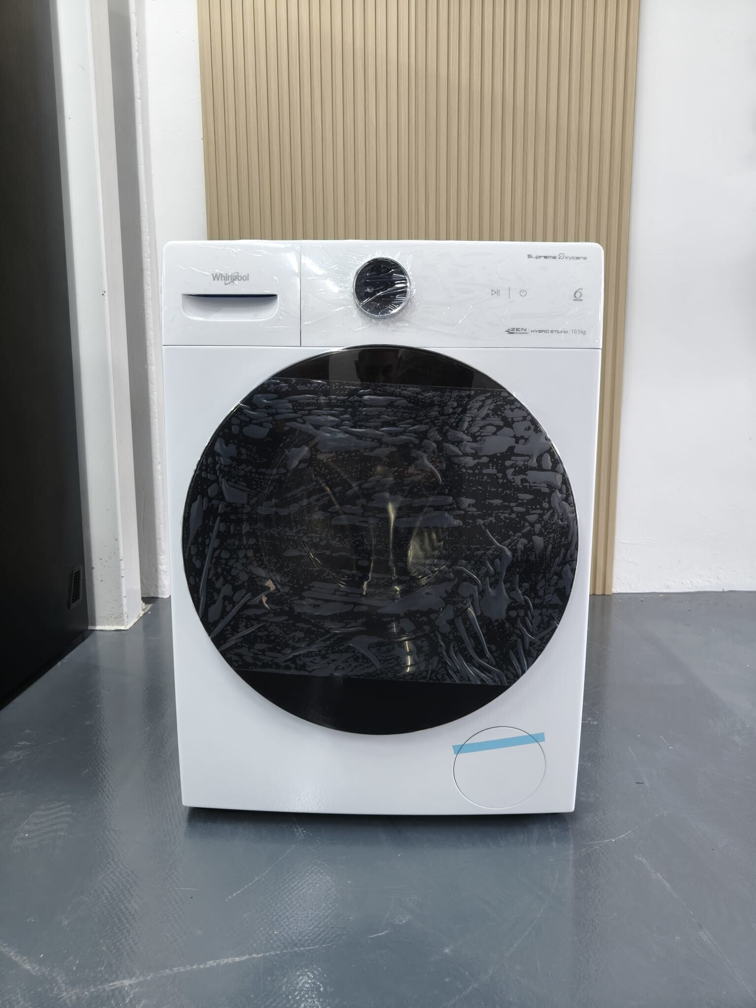 WHIRLPOOL 10.5KG Majestic Front Load Washer Model: FWMD10502GW DISPLAY SET