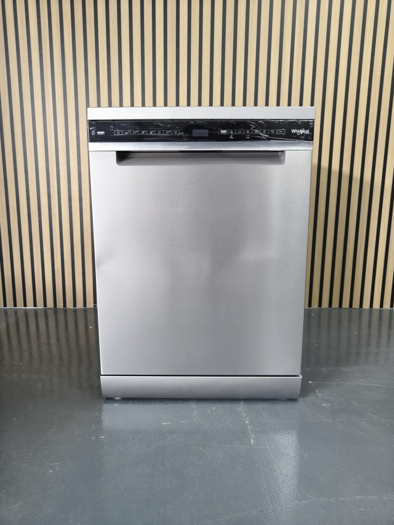 WHIRLPOOL 15 Place Setting Dishwasher Model:WDFS3L5PIXSG