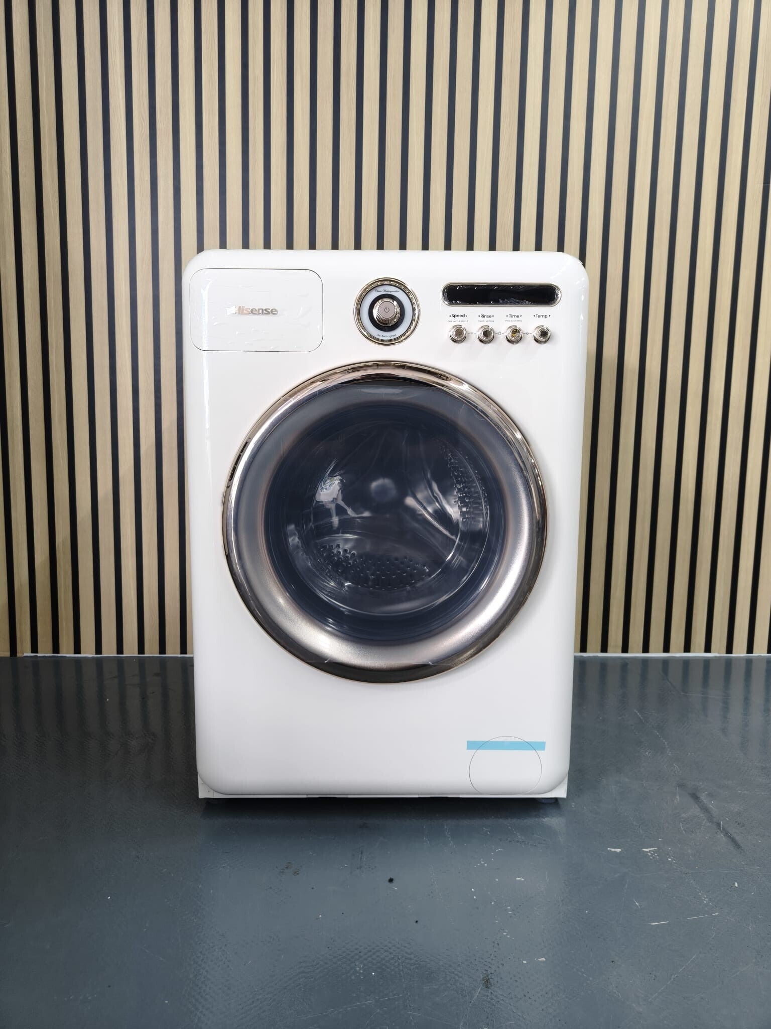 HISENSE Moderno Series 10.5KG Front Load Washer - Holiday White MODEL: WF105R5