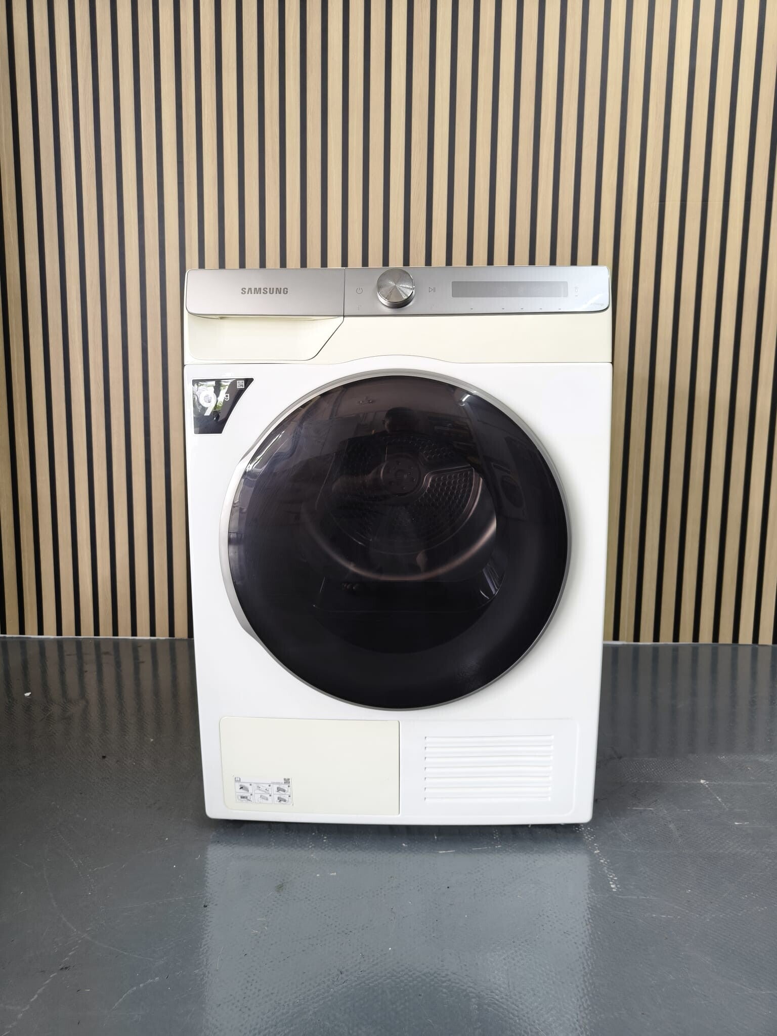 USED SAMSUNG 9KG HEATPUMP DRYER Model: DV90T8240SH