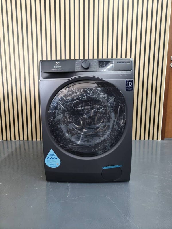 ELECTROLUX 10KG FRONT LOAD WASHING MACHINE  Model: EWF1023P5SC ULTIMATECARE™ 500