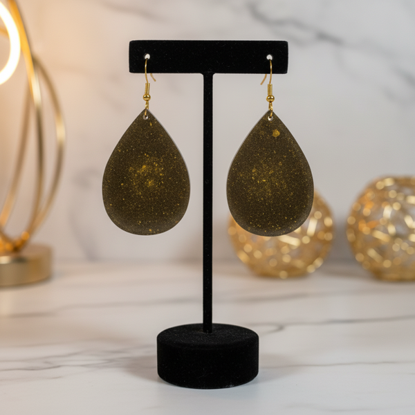 Boucles d’oreilles en résine pailletée dorée - Réf 156