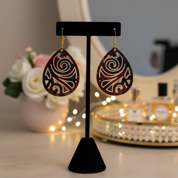 Boucles d’oreilles en résine époxy – Goutte sculptée effet holographique – Bijoux artisanaux tendance - Réf 146