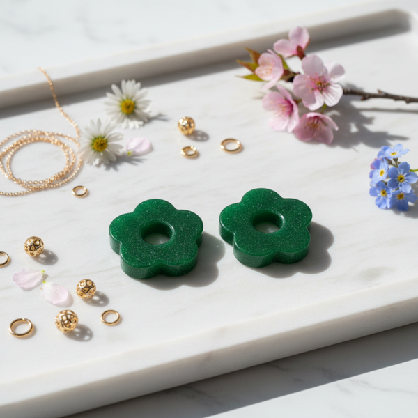 Pampilles Boucles d’Oreilles en Résine Vert Pailleté – Forme Fleur – Création Artisanale- réf 201