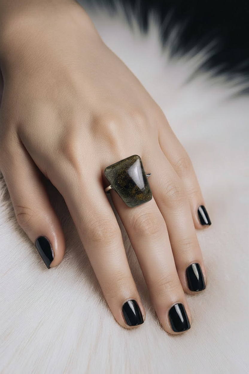 Bague en résine ajustable – Création artisanale élégante et moderne - réf 145