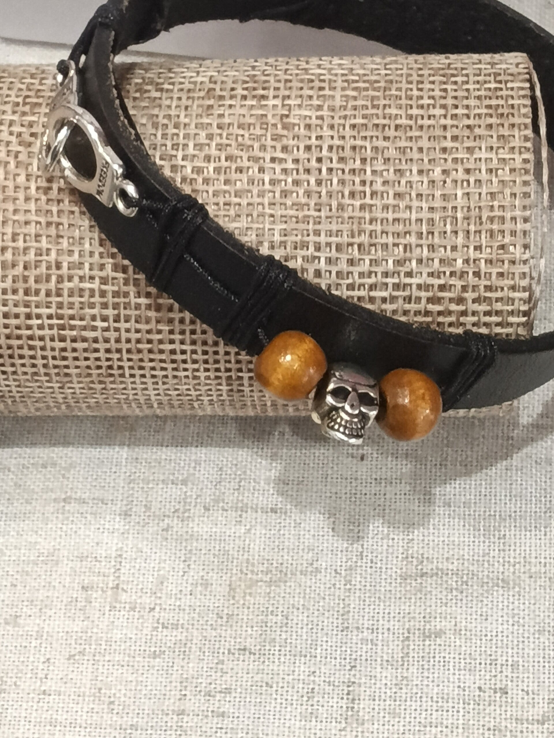 Bracelet menotte et perle Bois