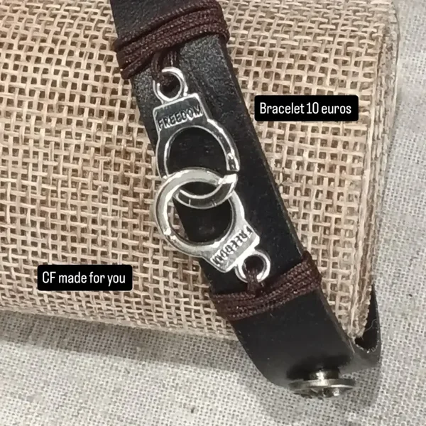 Bracelet menotte plus rivet tête de mort