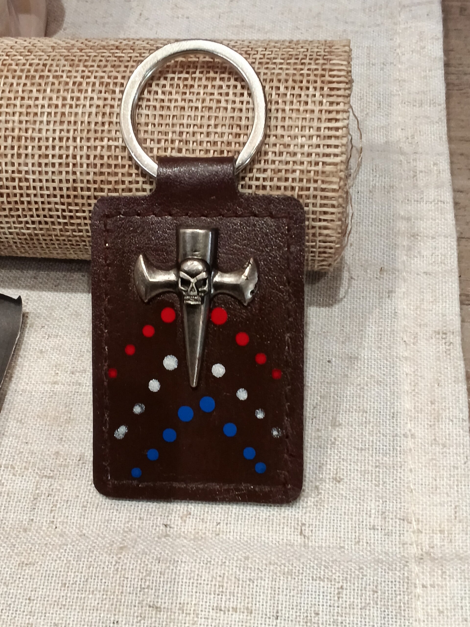 Porte clés brun rivet et point