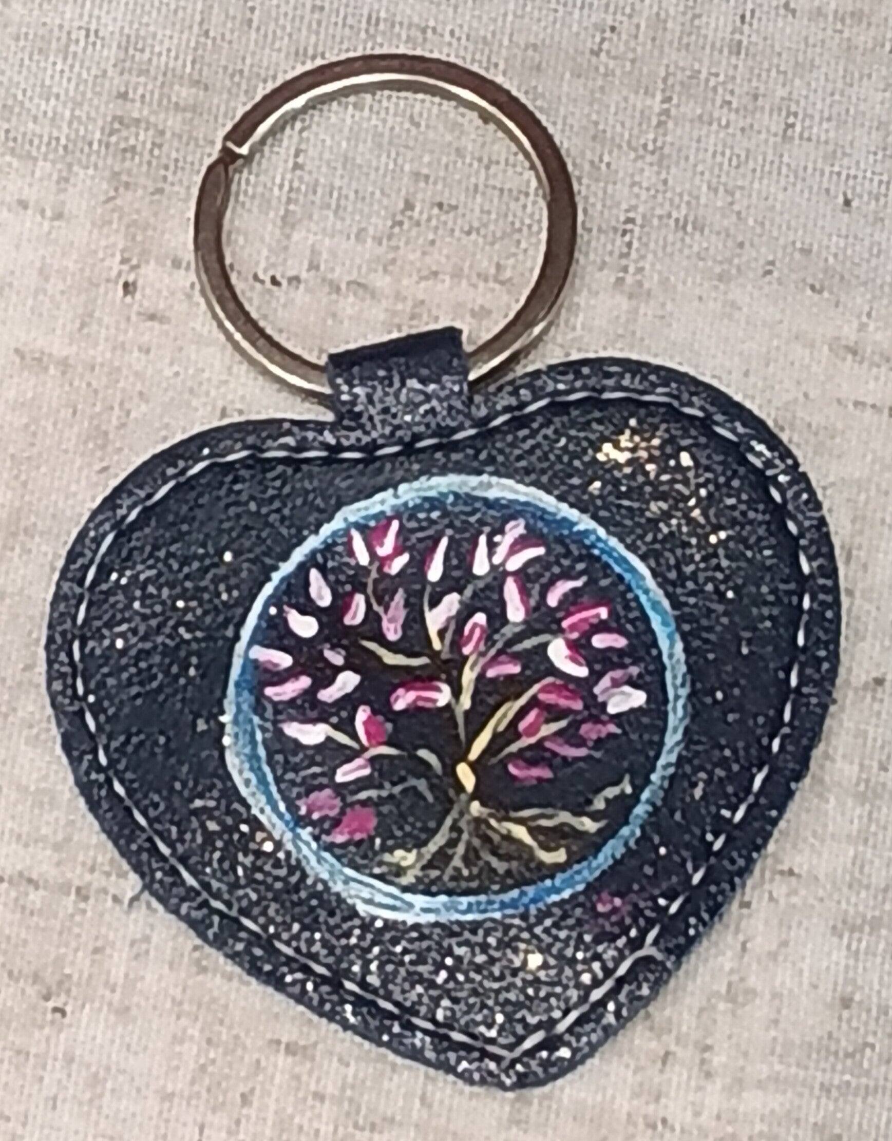 Cœur bleu avec arbre de vie