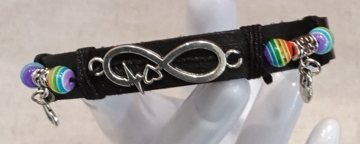 Infini et breloque cœur