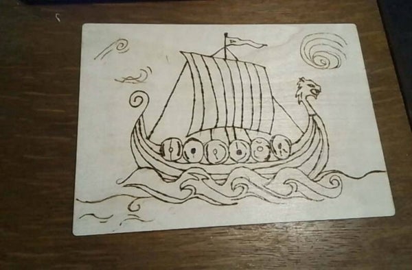 Gravure artisanale sur bois – Drakkar Viking – Fait main