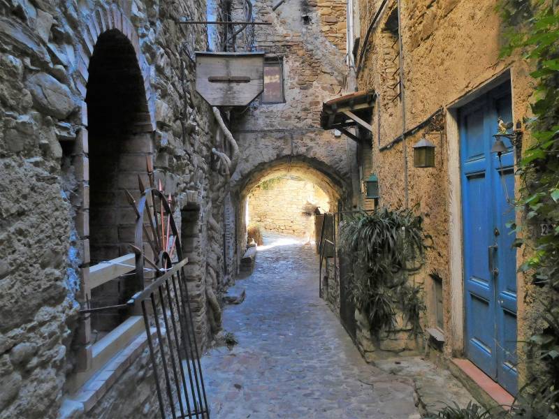 Bussana Vecchia bergdorp italiyos.jouwweb.nl